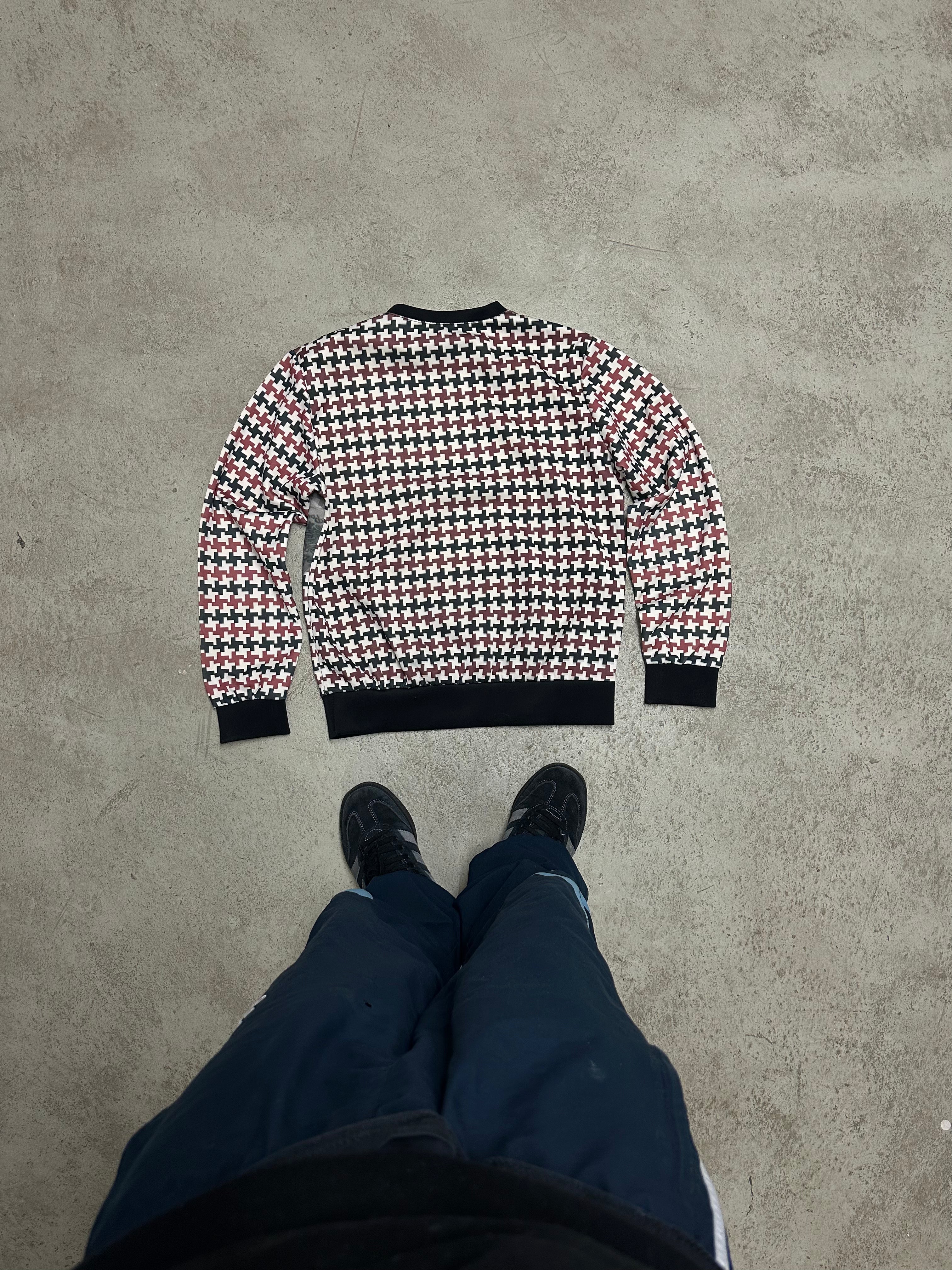 Pulli mit coolem Design (Size M, Maße Vorhanden)