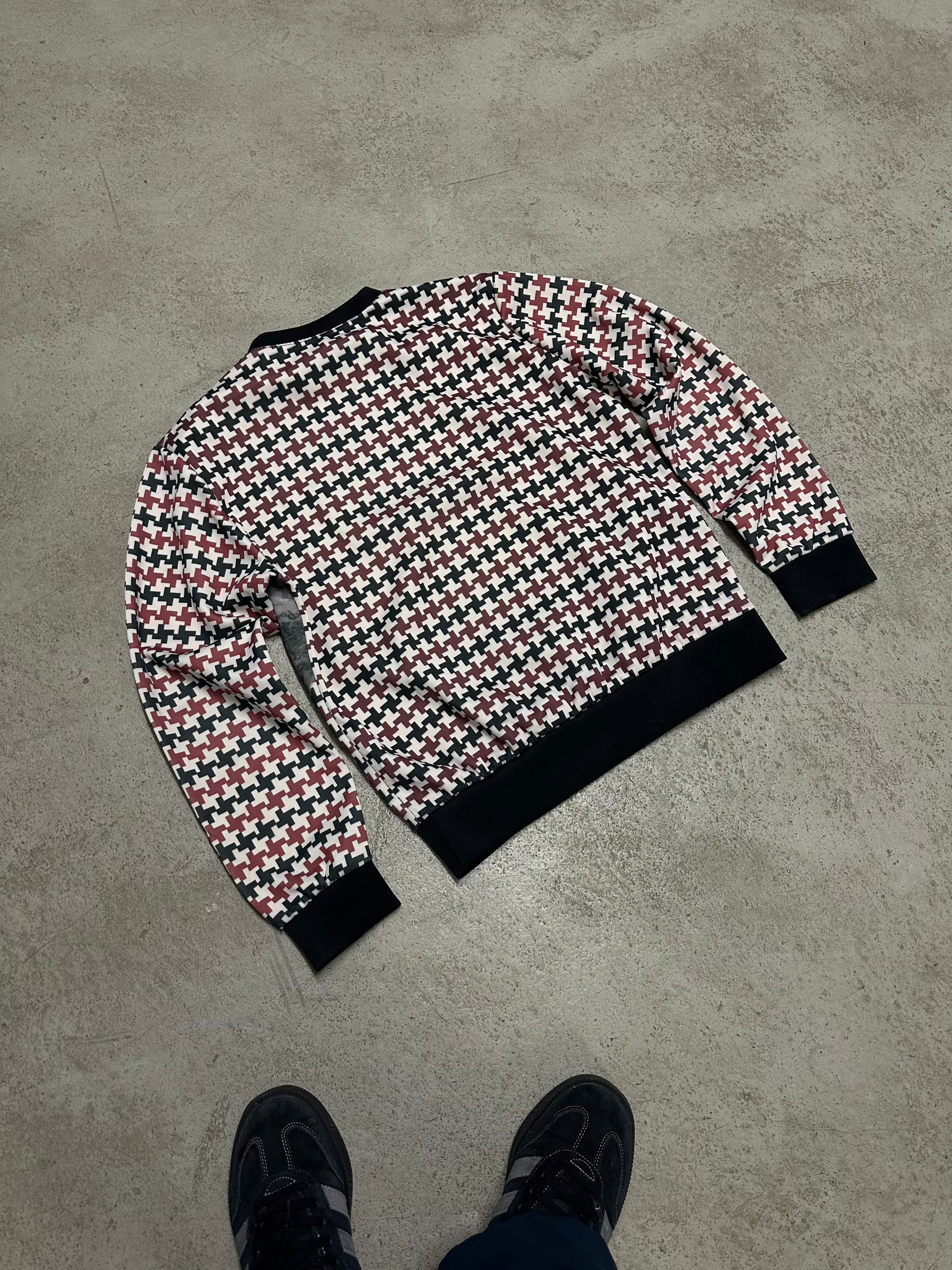 Pulli mit coolem Design (Size M, Maße Vorhanden)