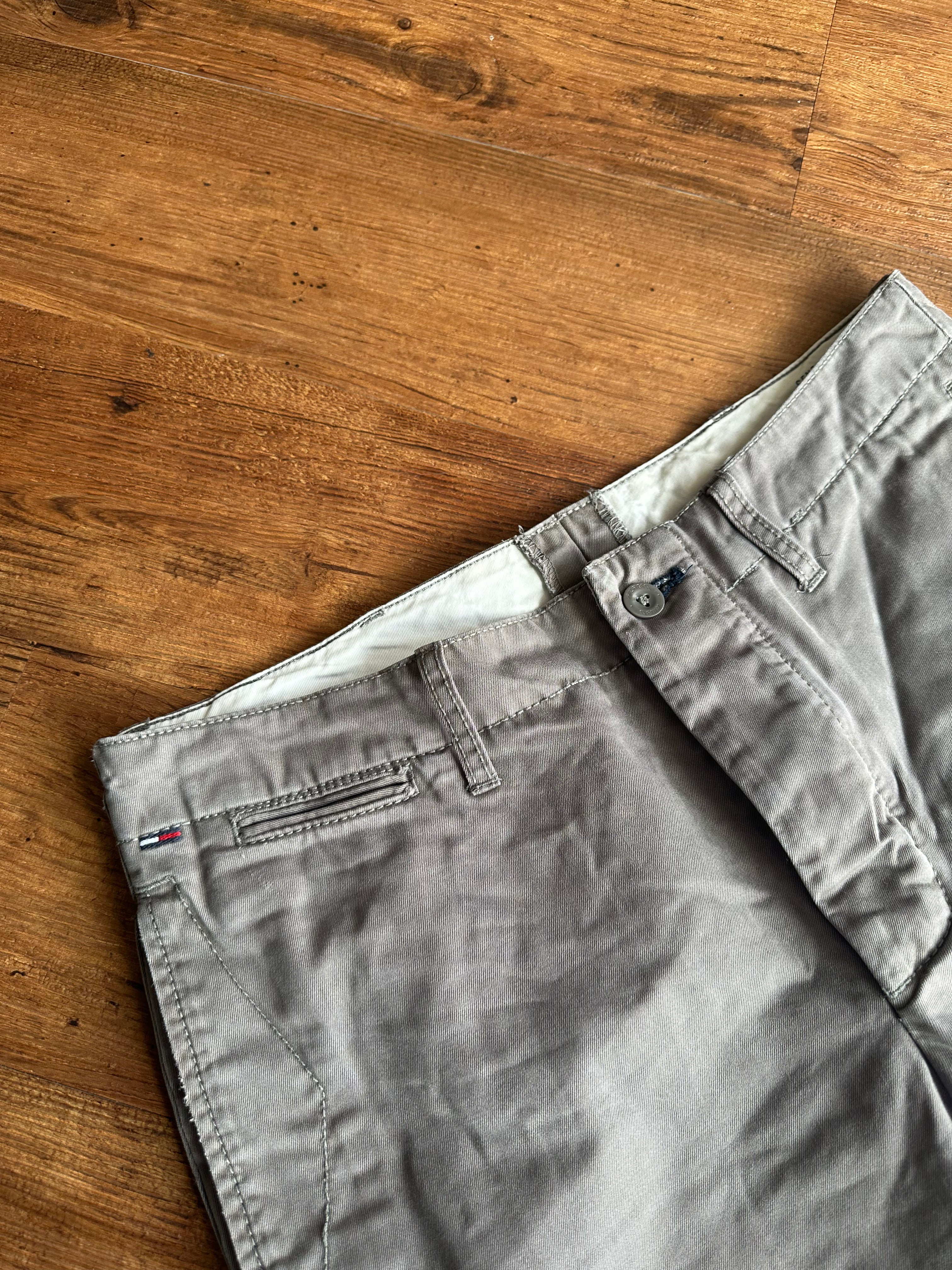 Tommy Hilfiger Denim Jeans (Guter Zustand, Grau, Size W30 L32, Straight Fit, Maße Vorhanden)