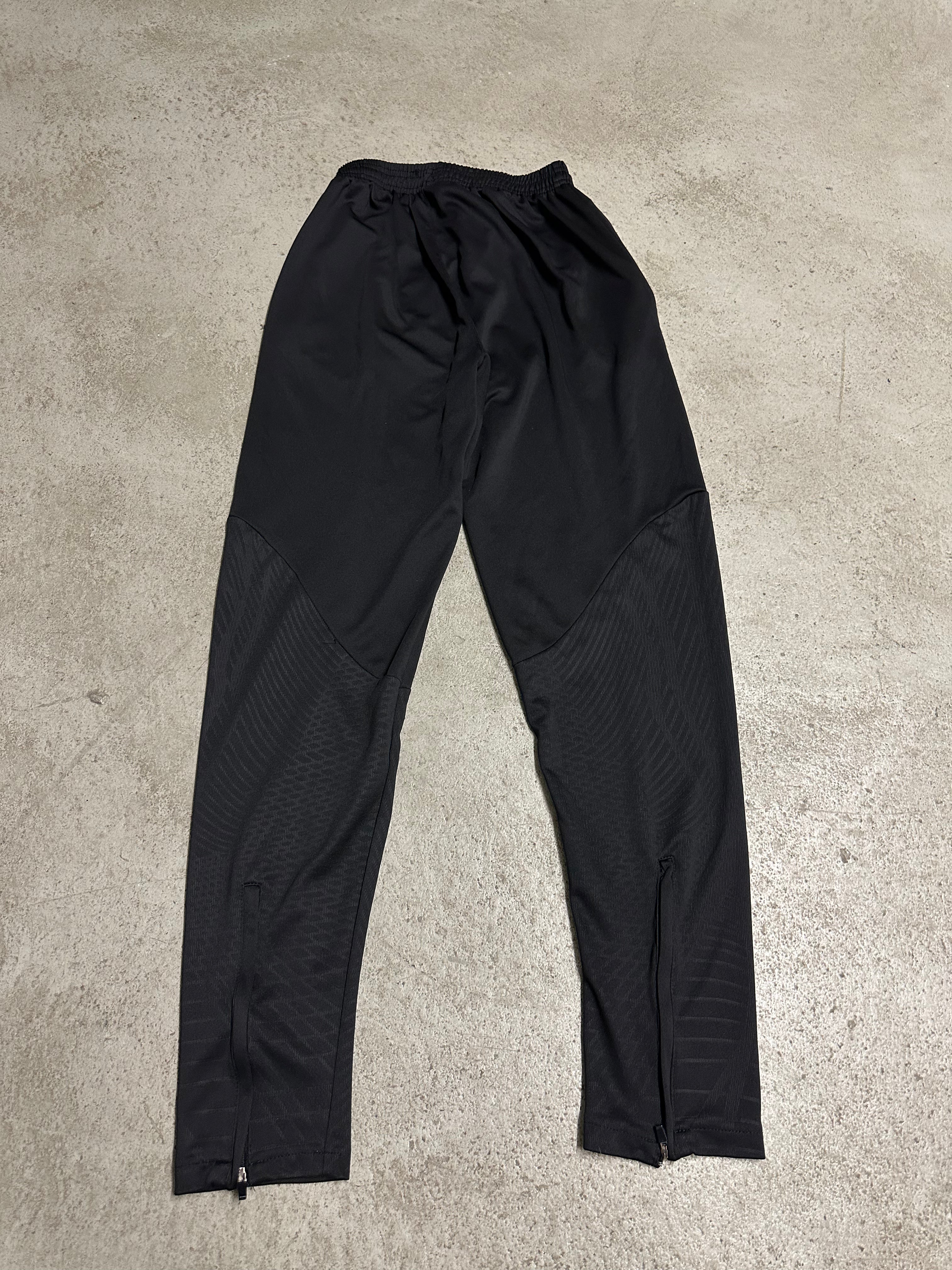 Nike Jogger Chelsea Schwarz Größe L Guter Zustand