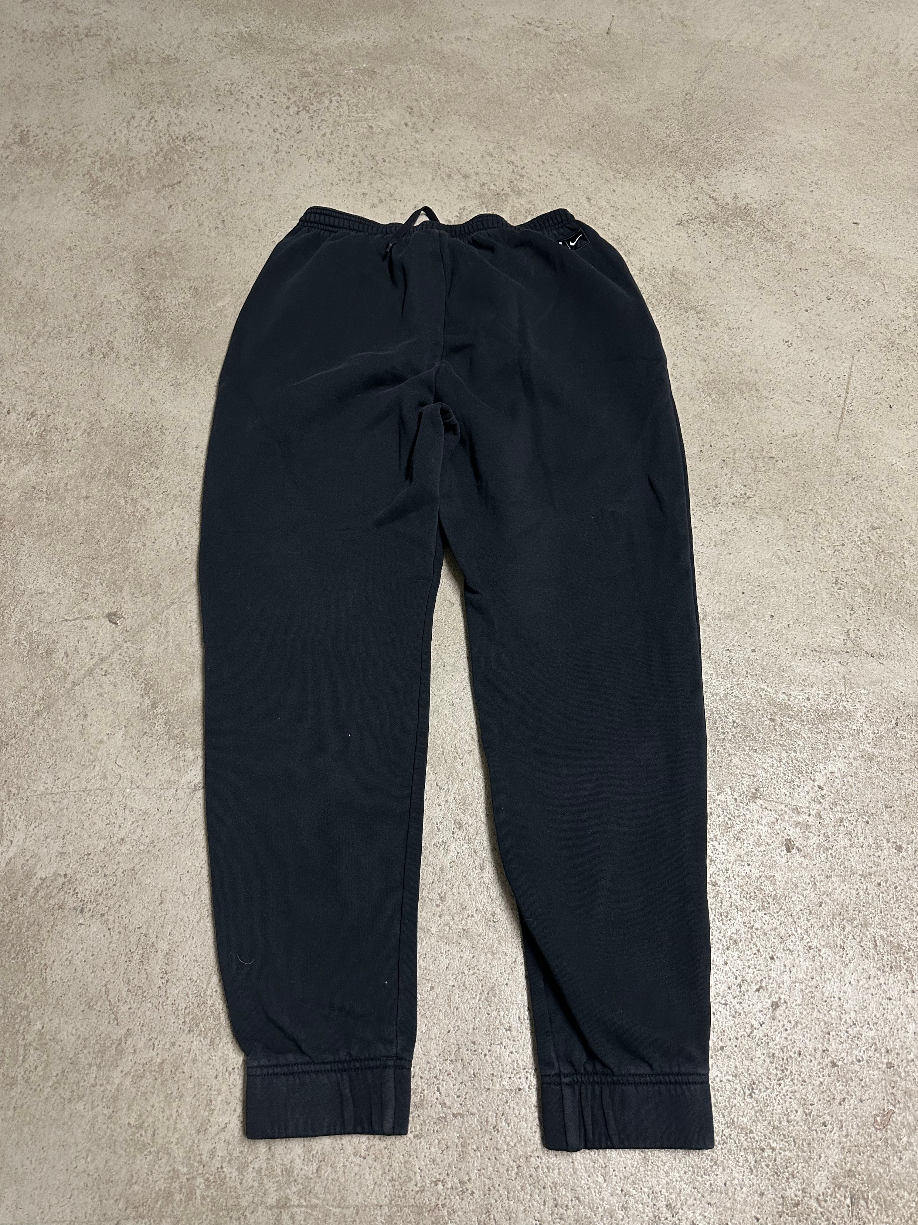 Nike Jogger YNWA Club Black Size L Guter Zustand Maße Vorhanden