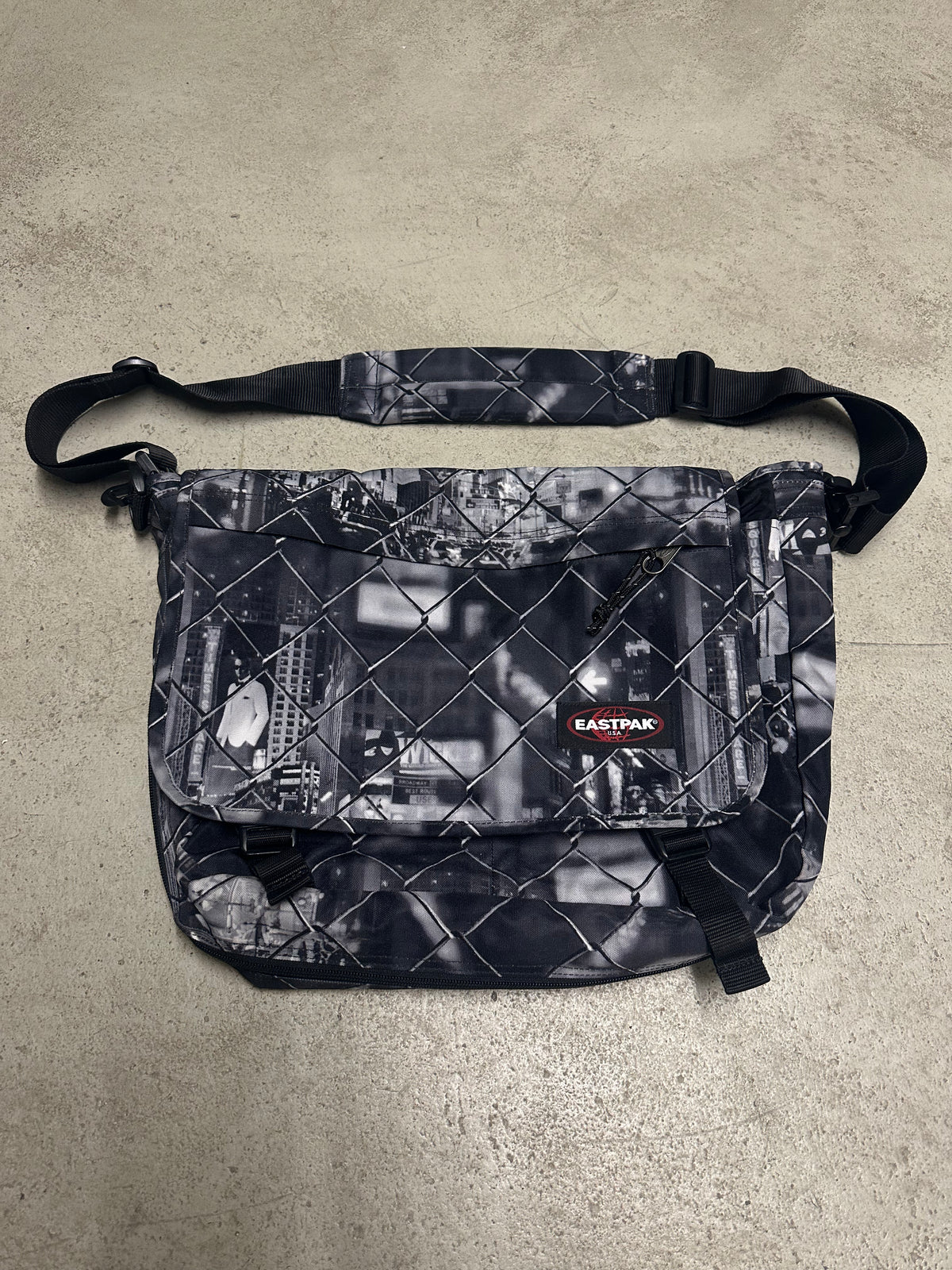 Vintage Eastpak Street Design Umhängetasche