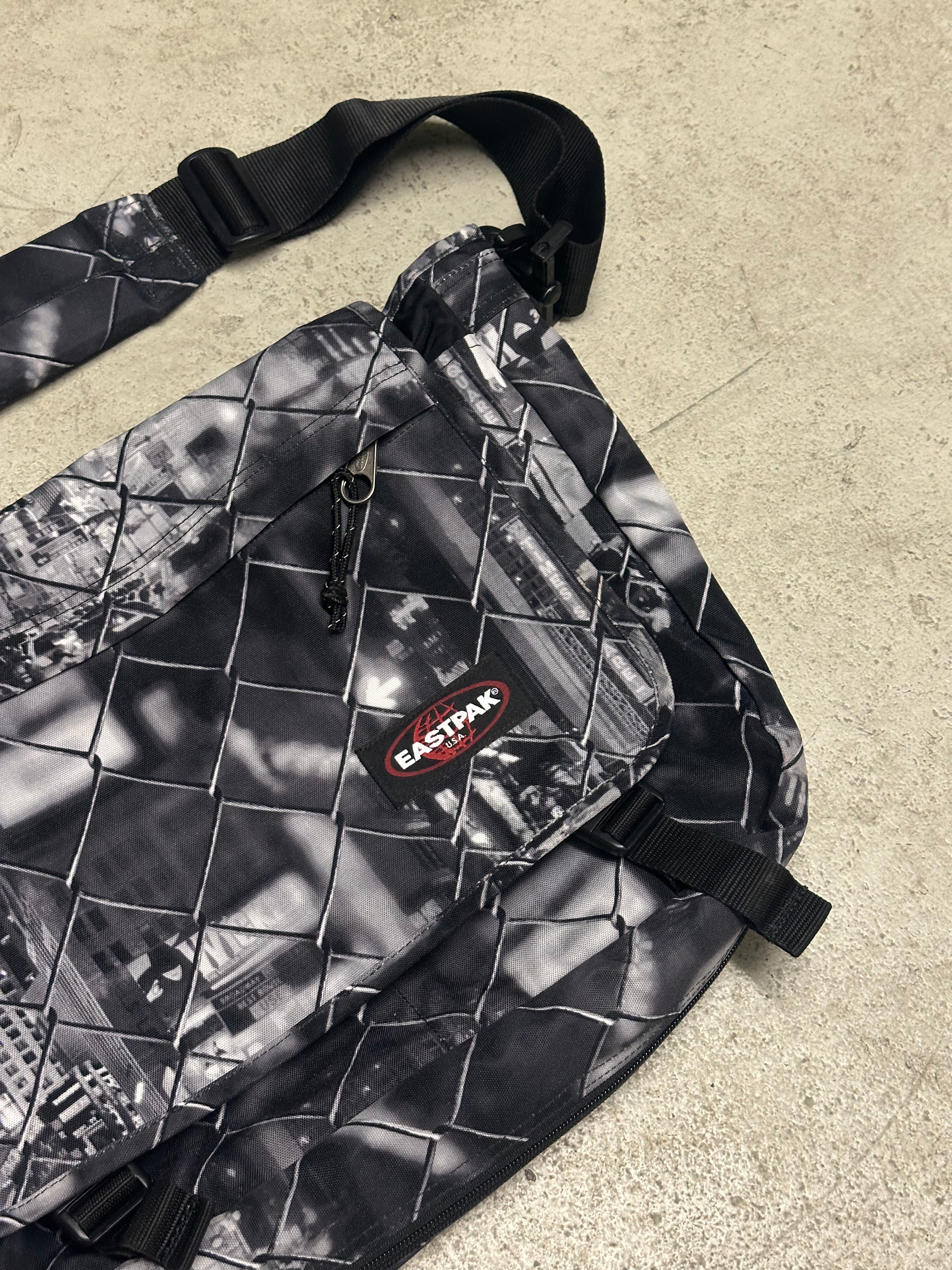 Vintage Eastpak Street Design Umhängetasche