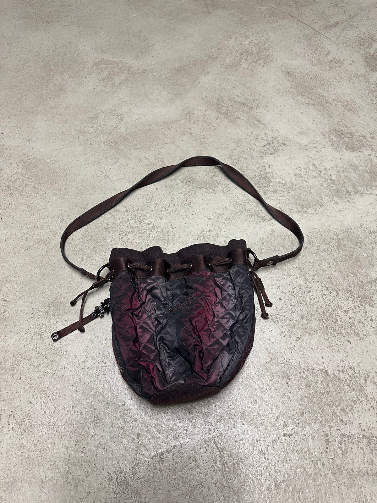 Vintage George Gina & Lucy Handtasche – Freshly Squeezed Kisses (Schwarz/Rot)