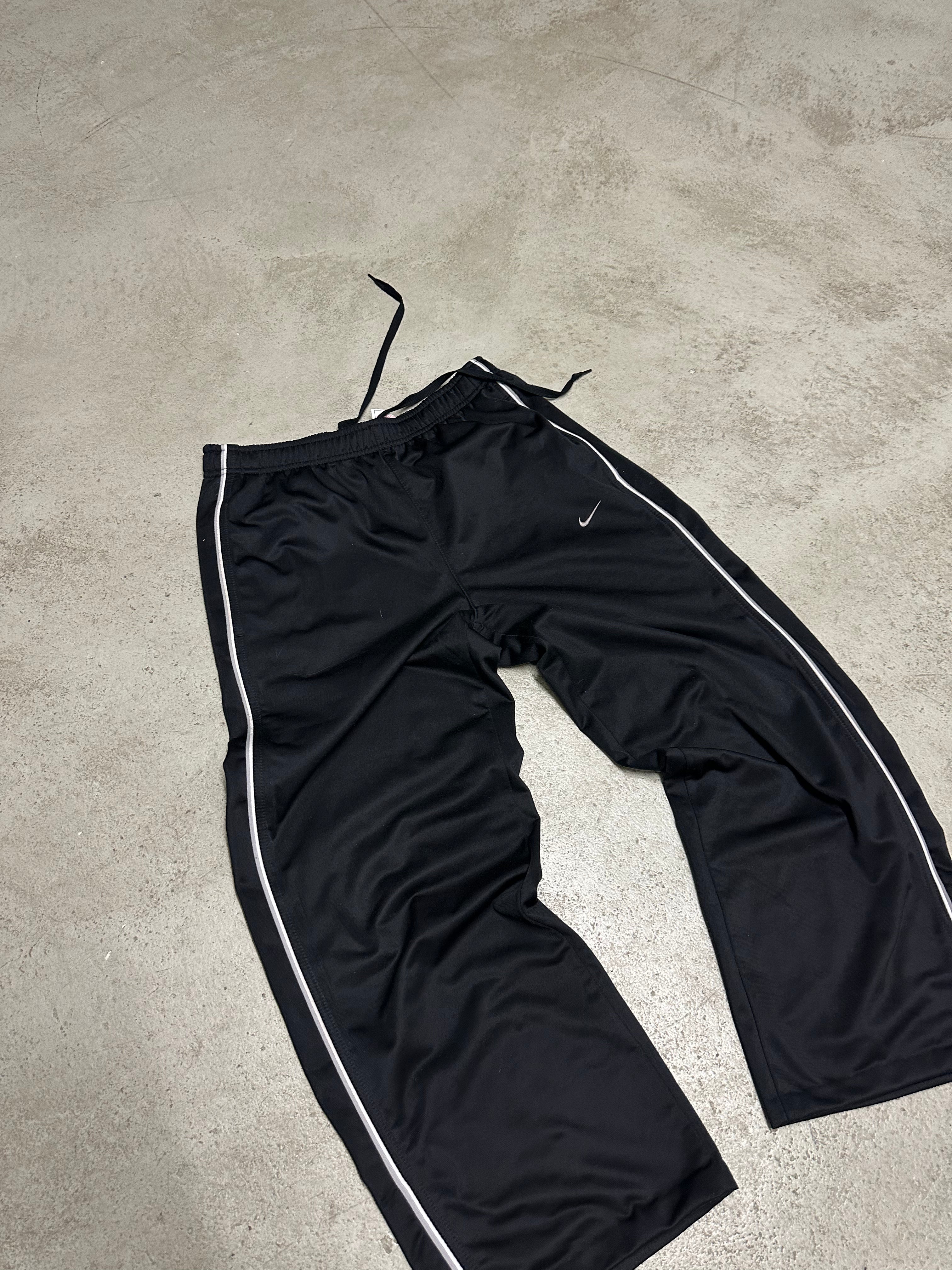 Vintage Nike Baggy Jogger – Größe XL (auf M gekürzt, Schwarz)