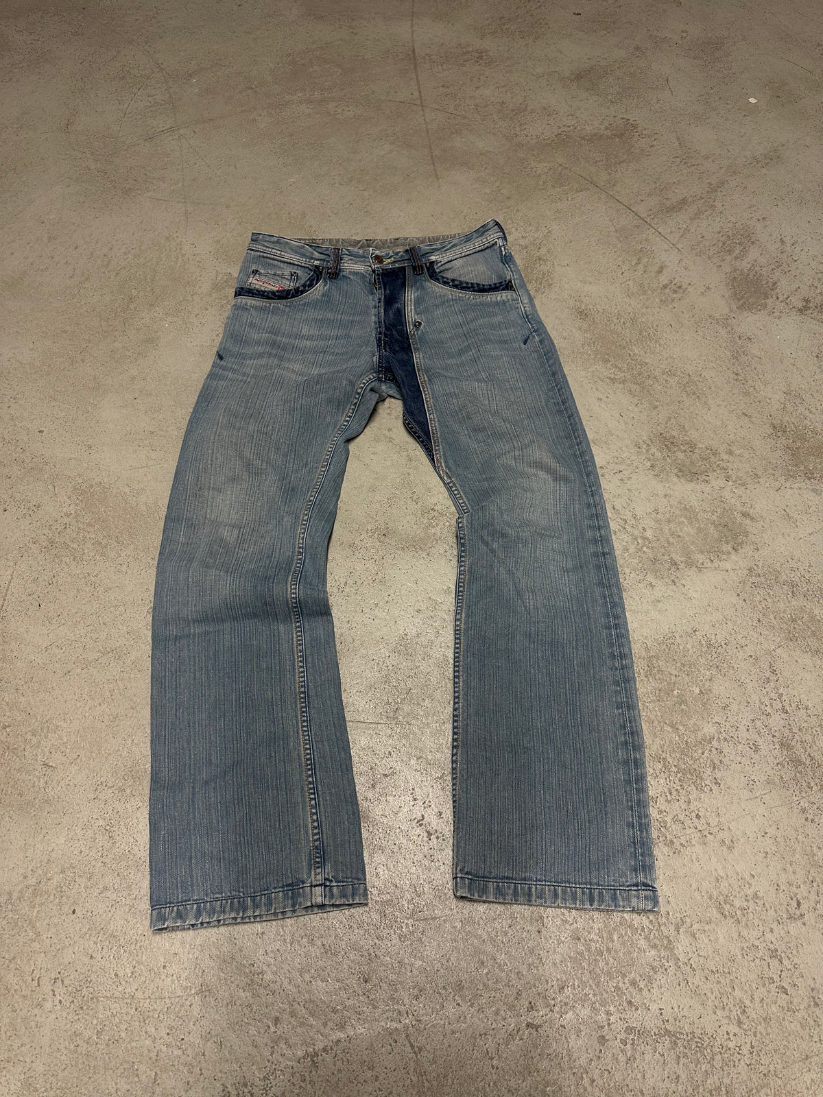 Y2K Vintage Diesel Extreme Baggy Jeans – W32 L32 – Hellblau – Staggered Look
