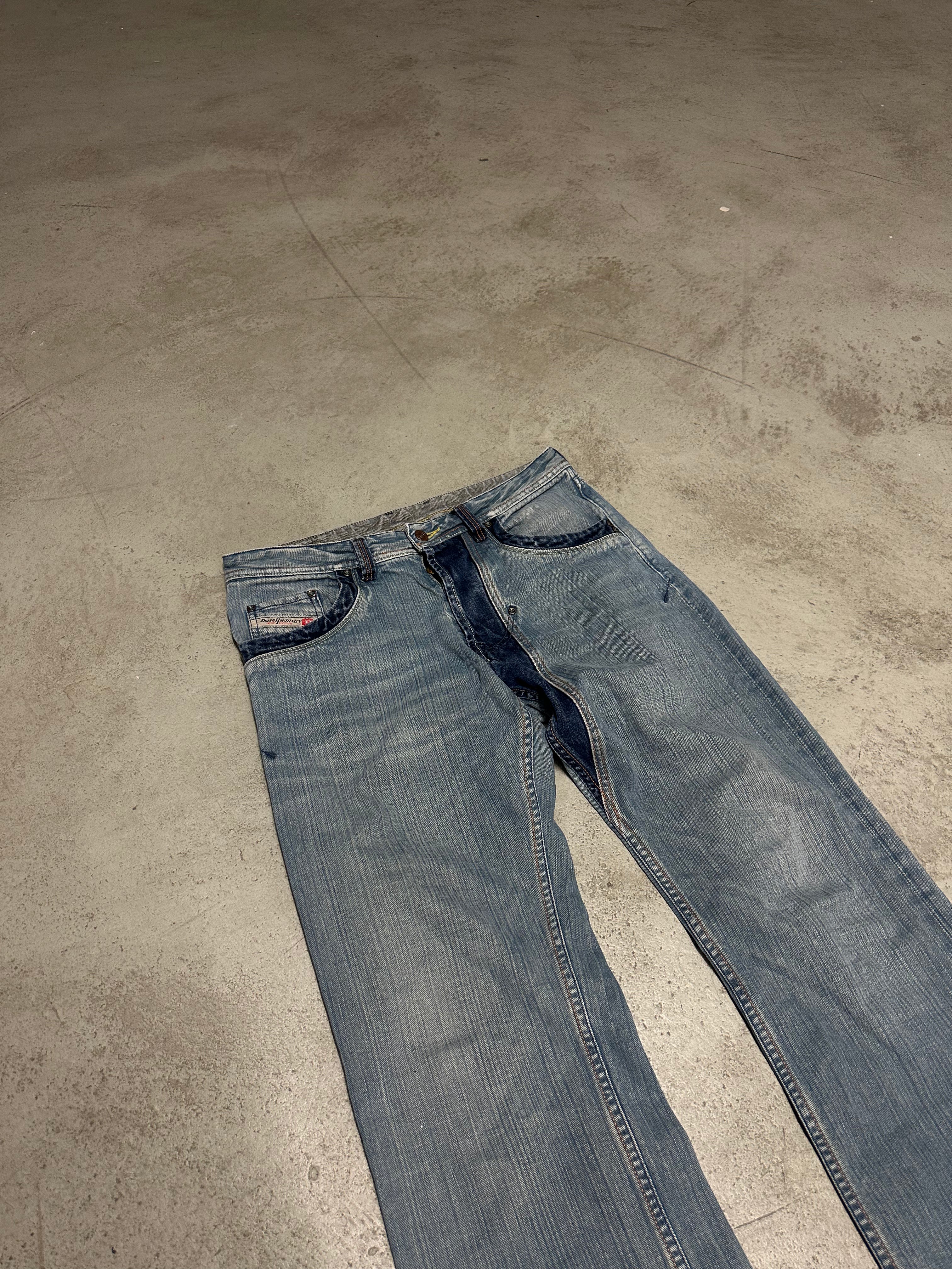 Y2K Vintage Diesel Extreme Baggy Jeans – W32 L32 – Hellblau – Staggered Look