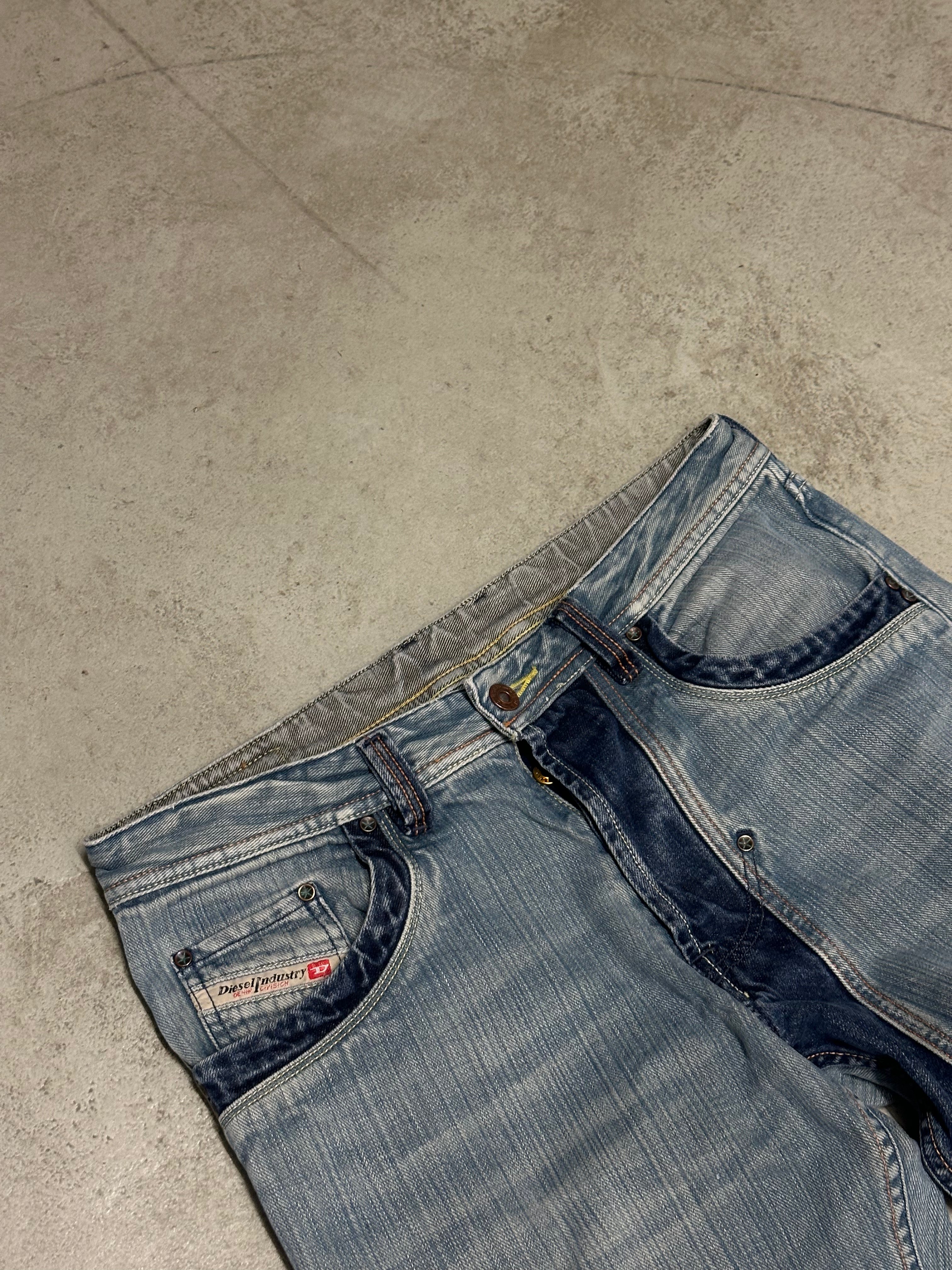 Y2K Vintage Diesel Extreme Baggy Jeans – W32 L32 – Hellblau – Staggered Look