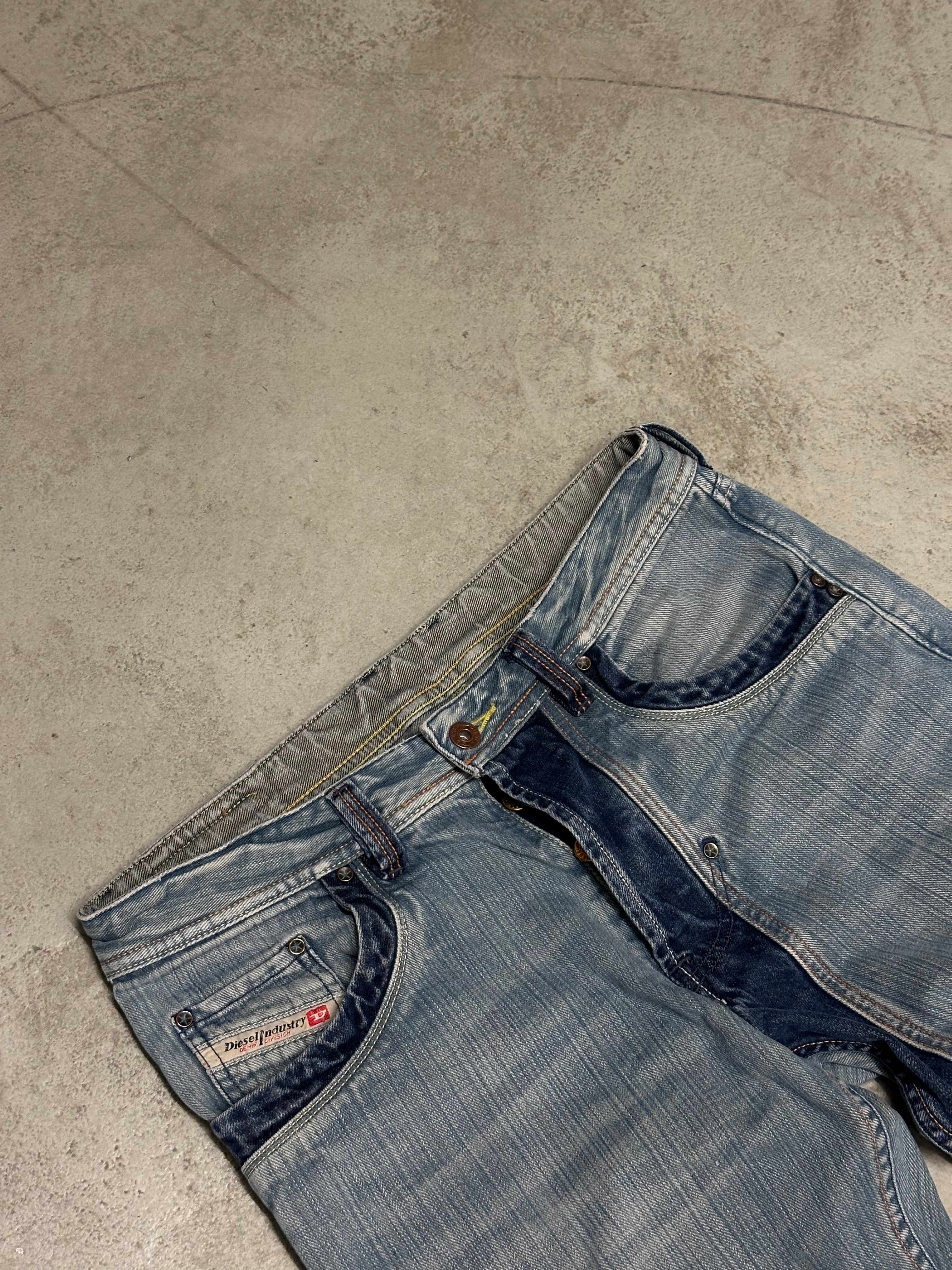 Y2K Vintage Diesel Extreme Baggy Jeans – W32 L32 – Hellblau – Staggered Look