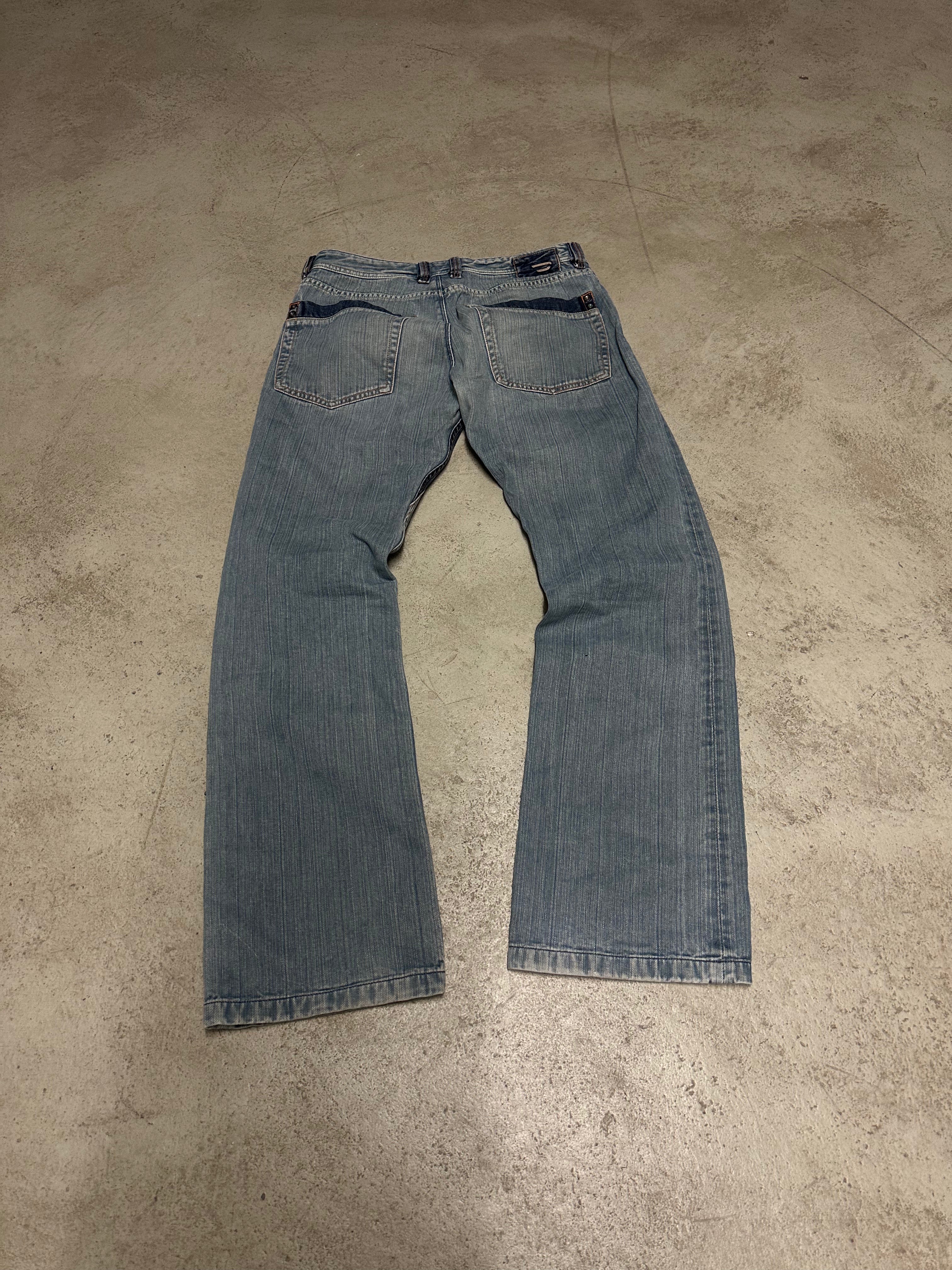 Y2K Vintage Diesel Extreme Baggy Jeans – W32 L32 – Hellblau – Staggered Look