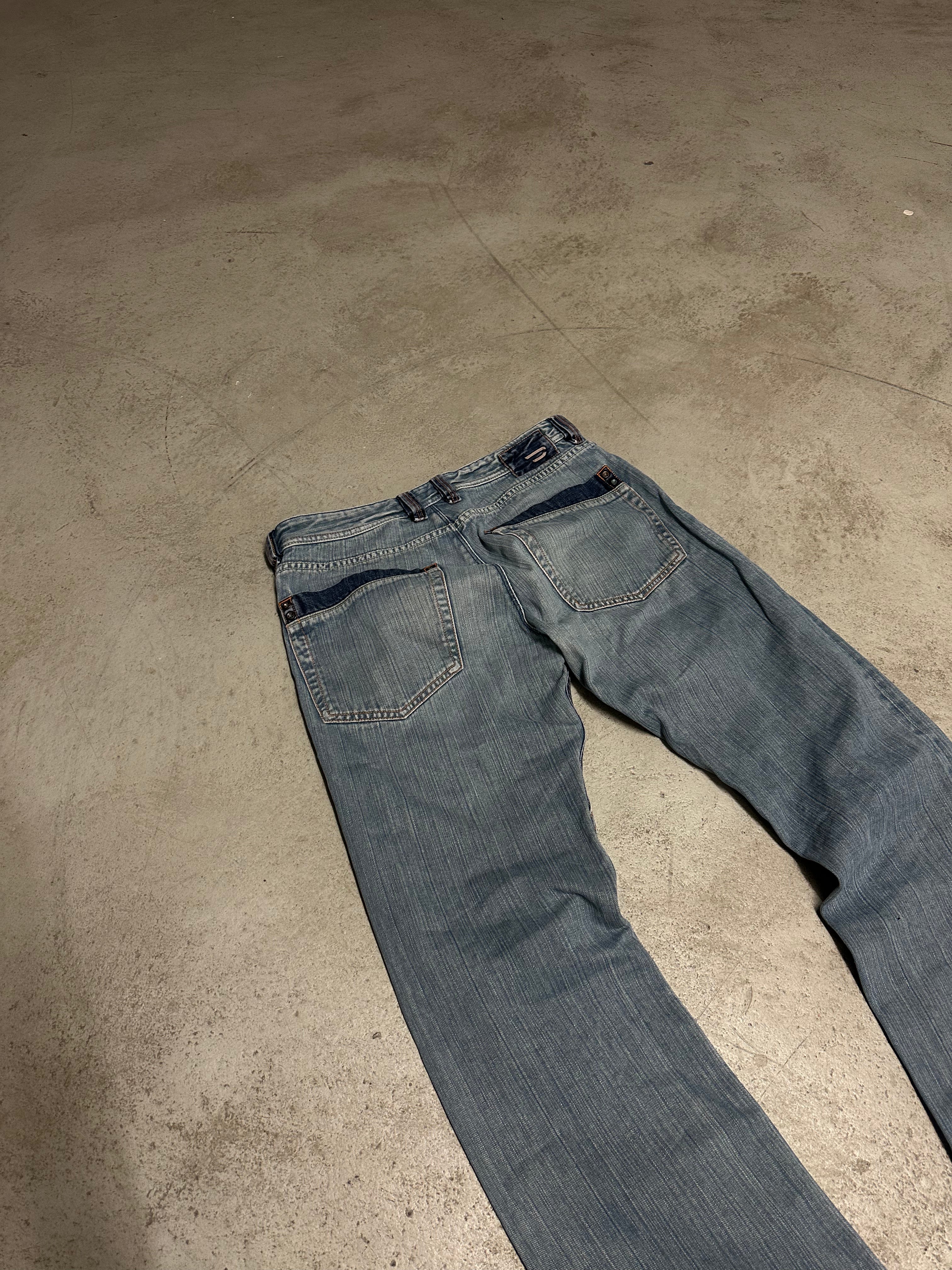 Y2K Vintage Diesel Extreme Baggy Jeans – W32 L32 – Hellblau – Staggered Look