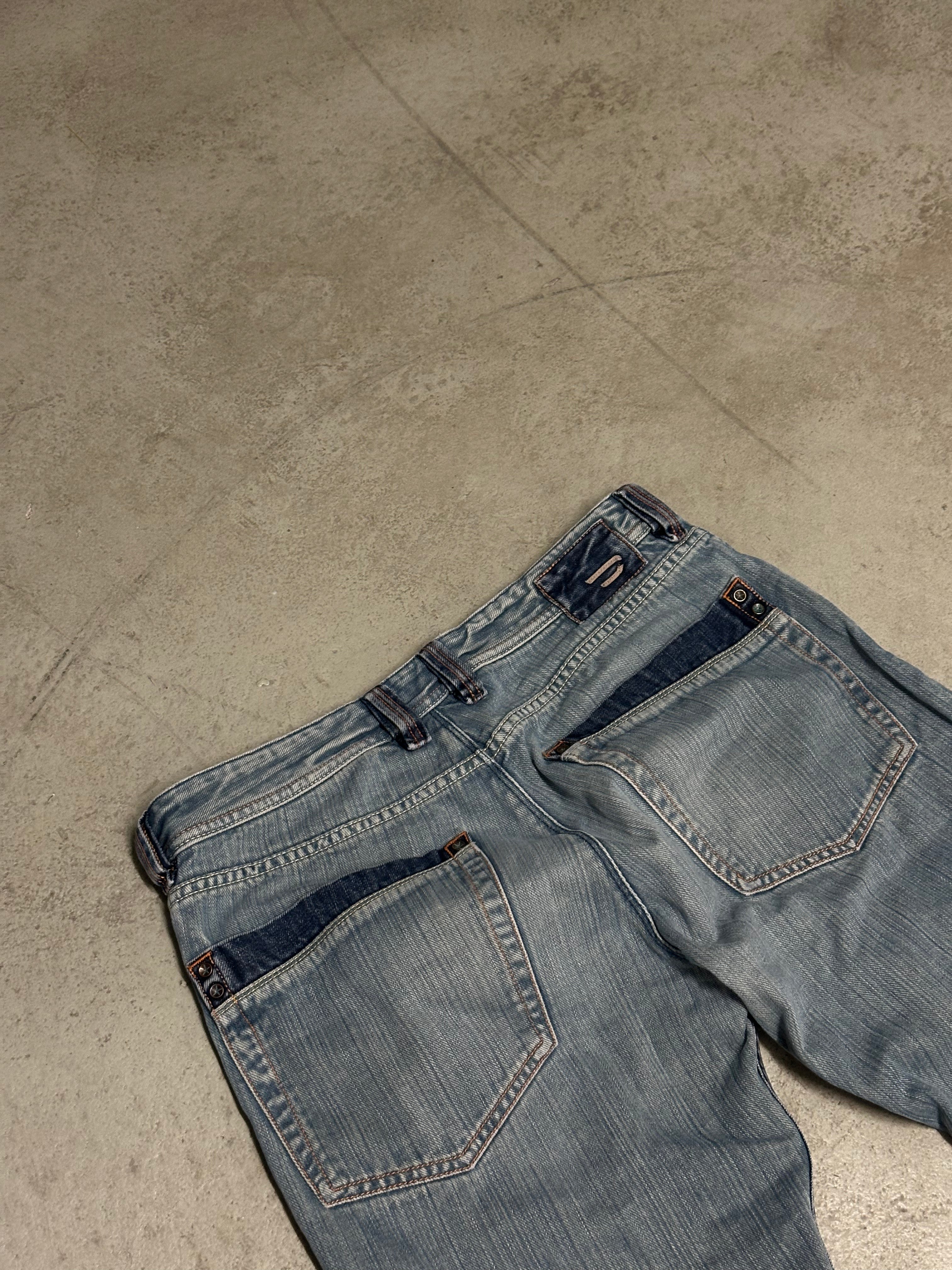 Y2K Vintage Diesel Extreme Baggy Jeans – W32 L32 – Hellblau – Staggered Look