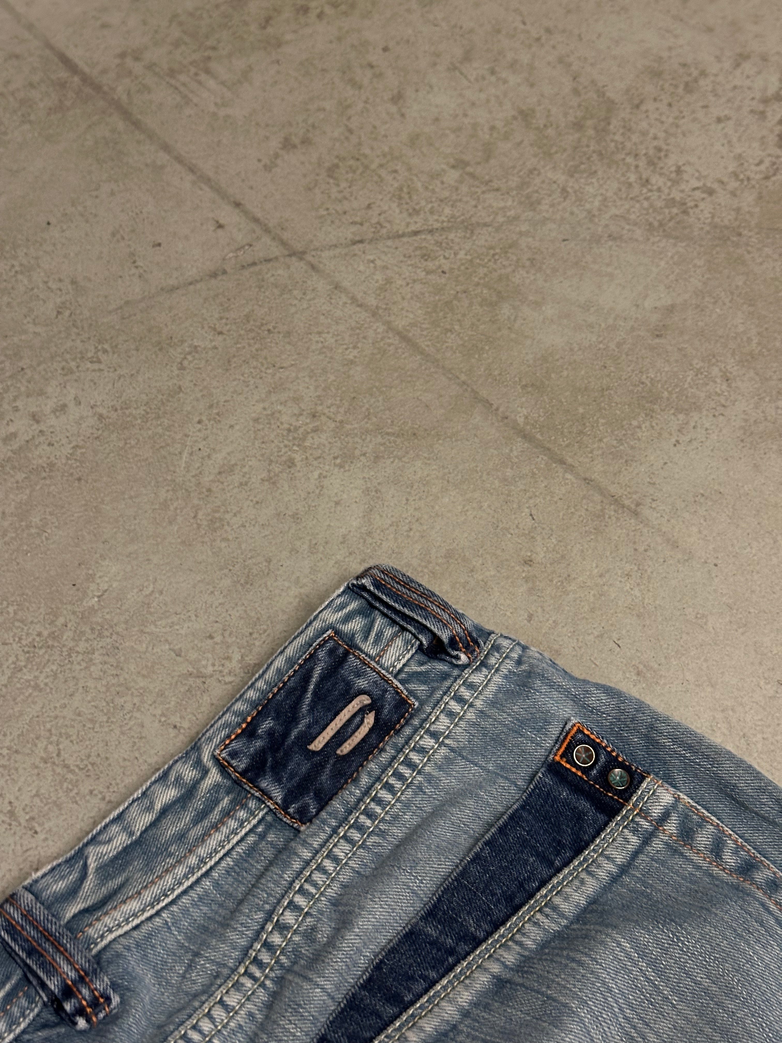 Y2K Vintage Diesel Extreme Baggy Jeans – W32 L32 – Hellblau – Staggered Look